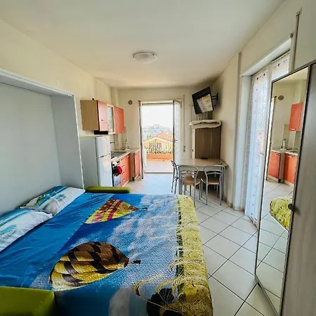 Monolocale Con Terrazza A Pochi Passi Dal Mare Con Stabilimento Balneare Convenzionato *