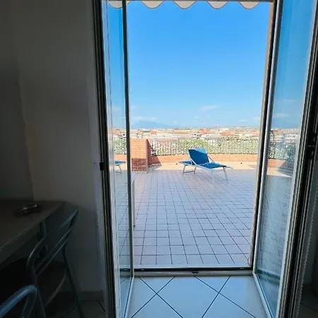 Monolocale Con Terrazza A Pochi Passi Dal Mare Con Stabilimento Balneare Convenzionato